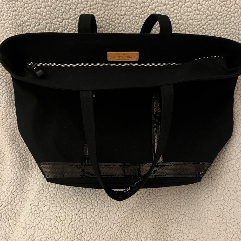 Vanessa Bruno Black Duffel Bag Sleek Modern Design